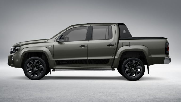 108-3824-imagem-ar-lam-amarok-25-extreme-v6-at-4x4-basico-lateral-esq-3x3x-oliver-estu-adv-